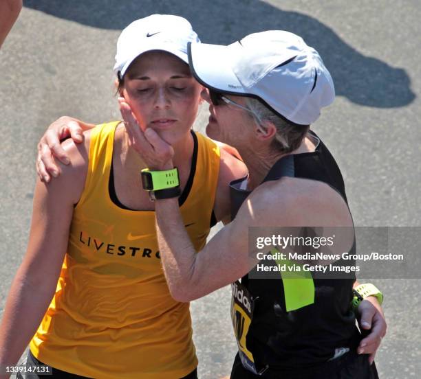 Boston Marathon Joan Benoit Photos and Premium High Res Pictures ...
