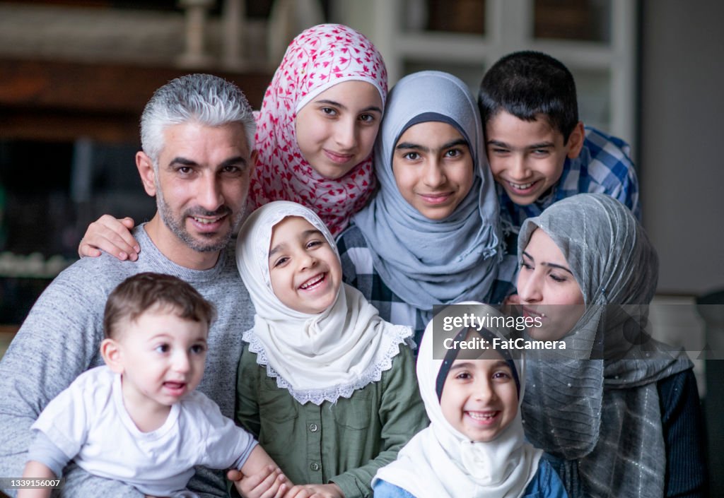 Islam Member Portrait Of A Large Muslim Family High-Res Stock Photo - Getty Images