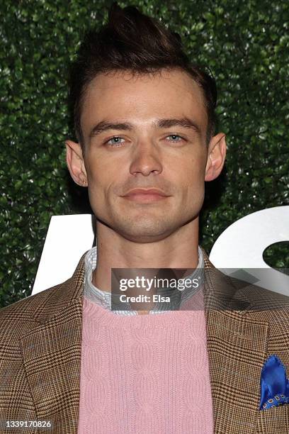 Thomas Doherty Robe Thomas Doherty (Actor) Photos and Premium High Res Pictures - Getty Images