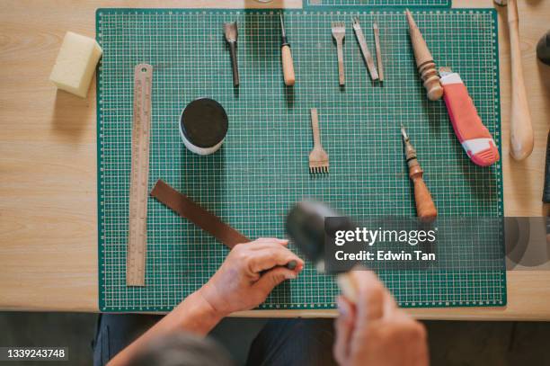 Table Knocking Knocking Table Photos and Premium High Res Pictures - Getty Images