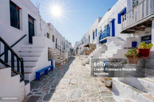 castro, hora. cycladic architectural style in chora, folegandros, cyclades, greece - prince pavlos of greece stockfoto's en -beelden