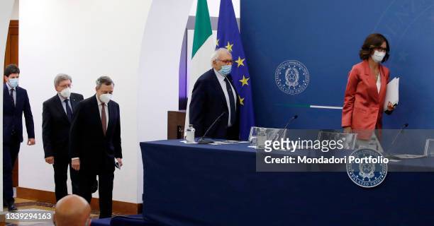 Conferenza stampa al termine del Consiglio dei ministri. Nella foto Il Ministro della Salute, Roberto Speranza, il ministro delle Infrastrutture e...