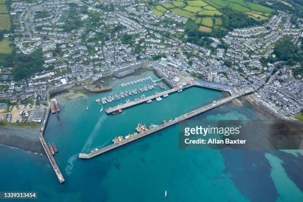 aerial view of the harbour of newlyn and suburbs of penzance - penzance fotografías e imágenes de stock