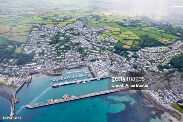 aerial view of the harbour of newlyn and suburbs of penzance - penzance fotografías e imágenes de stock