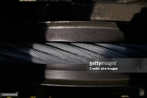 close up view steel cable gray color metal industry support outdoors intertwined high voltage - alto voltaje fotografías e imágenes de stock