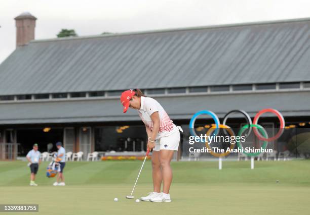 Nasa Hataoka of Team Japan putts on the practice green prior to the final round of the Women's Individual Stroke Play on day fifteen of the Tokyo...