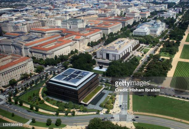 aerial view of the national mall and constitution avenue, washington dc, usa. - national archives washington dc stock-fotos und bilder