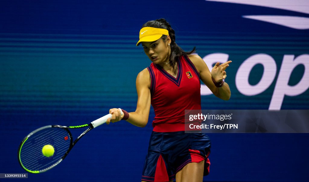 Emma Rud Emma Raducanu of Great Britain hits a forehand against Maria Sakkari ...