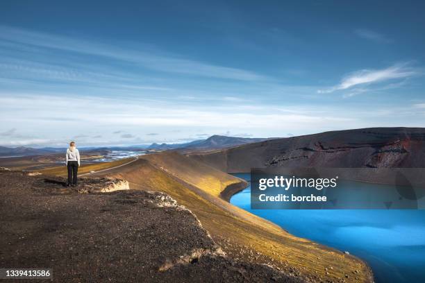 on top of crater lake - central highlands iceland stock pictures, royalty-free photos & images
