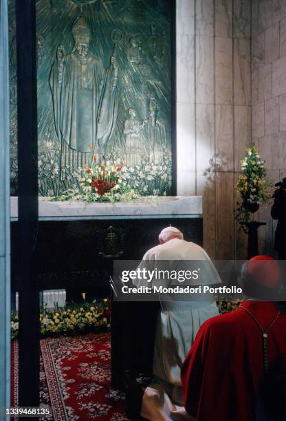 Pope John Paul II prays at tomb of Cardinal Stefan Wyszynski in the Cathedral of St. John the Baptist. Warsaw, , June 11st, 1999