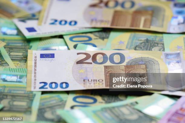 euro banknotes - one hundred euro banknote stock pictures, royalty-free photos & images