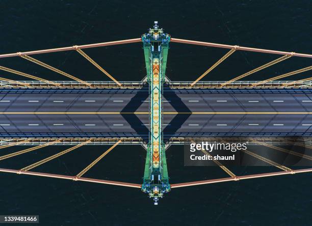 bridge tower symmetry - symmetrie stockfoto's en -beelden