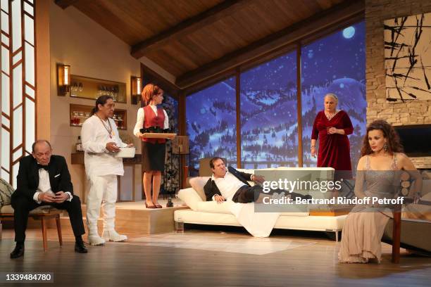 Stéphan Wojtowicz, George Aguilar, Justine Le Pottier, Philippe Uchan, autor of the piece Josiane Balasko and Armelle Lesniak perform during the "Un...