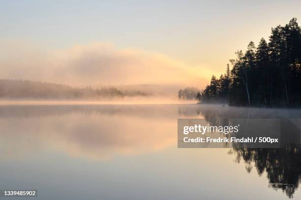 scenic view of lake against sky during sunset,sverige,sweden - sverige landskap stock pictures, royalty-free photos & images