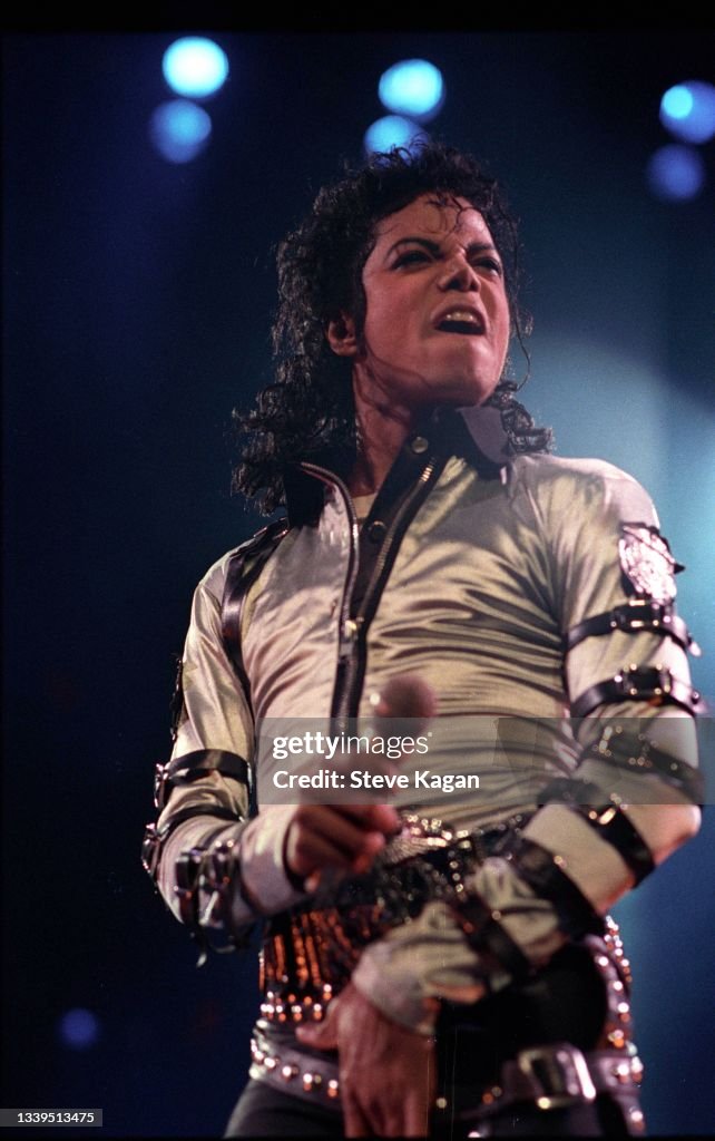 Michael Jackson Performs At The Palace Of Auburn Hills