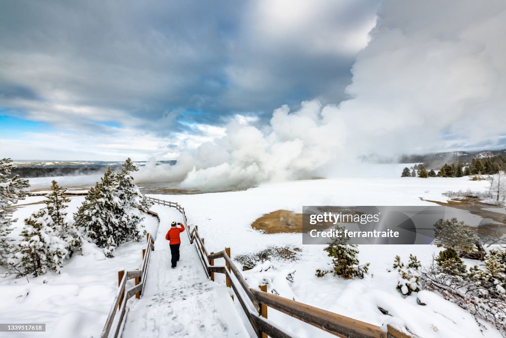 Turismo de géiseres de Yellowstone en invierno