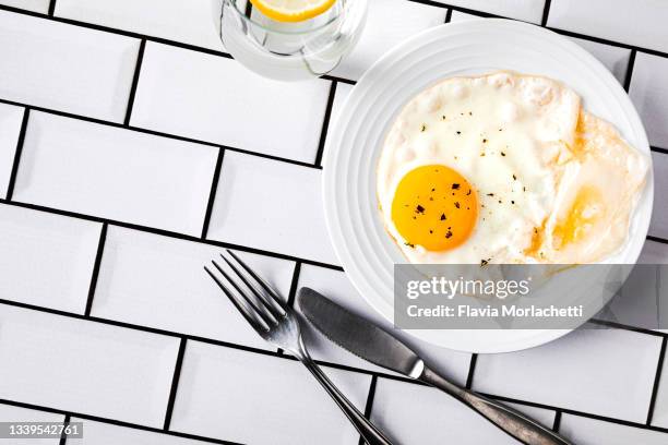 fried egg - fried egg stock pictures, royalty-free photos & images