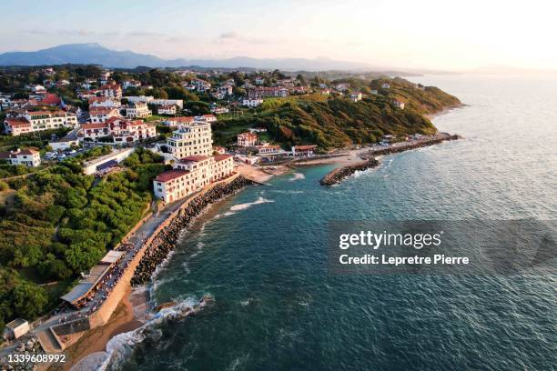 coucher de soleil (sunset) sur guethary, pays basque, france - フランス領バスク ストックフォトと画像