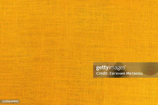 yellow natural linen cloth fabric textile background texture. top view. flat lay. close-up. copy space. - linnen stockfoto's en -beelden