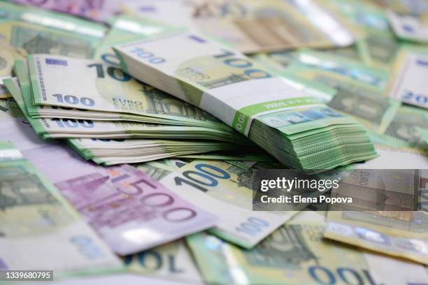 euro banknotes - five hundred euro banknote stock pictures, royalty-free photos & images