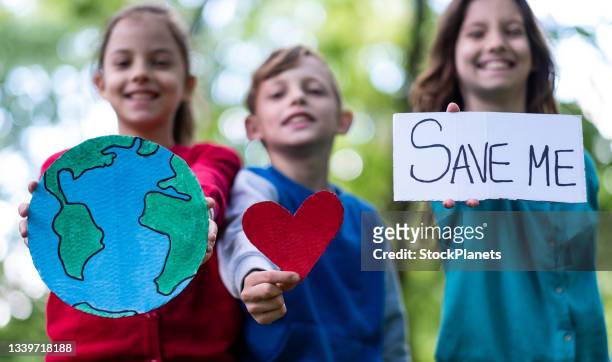 children are worried about our planet - the most beautiful girl in the world 個照片及圖片檔