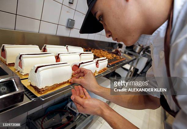 Pastry cook prepares Christmas pastries on November 23 in Paris, in the workshop of the "A la mere de famille" chocolate shop. This chocolatier was...