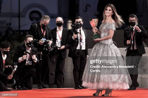 Penelope Cruz poses with the Copp Volpi for best actress for the movie "Madres Paralelas" during the awards winner photocall of the 78th Venice...