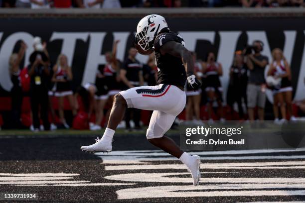 Jerome Ford of the Cincinnati Bearcats scores a touchdown in the third quarter against the Murray State Racers at Nippert Stadium on September 11,...