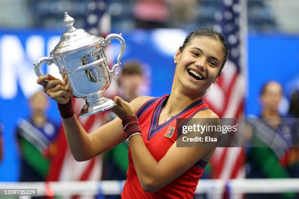 Emma Raducanu of Great Britain celebrates with the championship trophy after defeating Leylah Annie Fernandez of Canada during their Women's Singles...