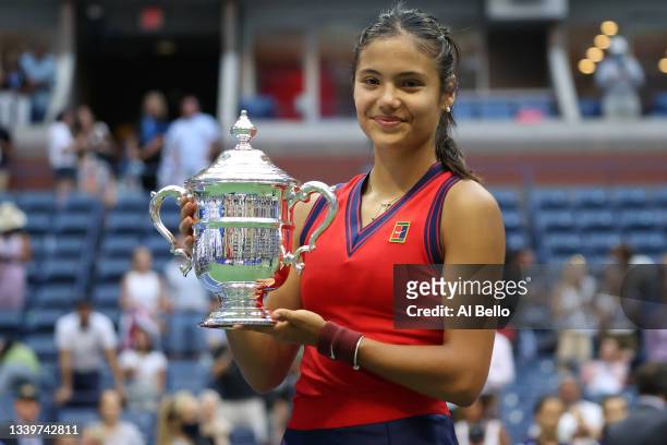 Emma Raducanu of Great Britain celebrates with the championship trophy after defeating Leylah Annie Fernandez of Canada during their Women's Singles...