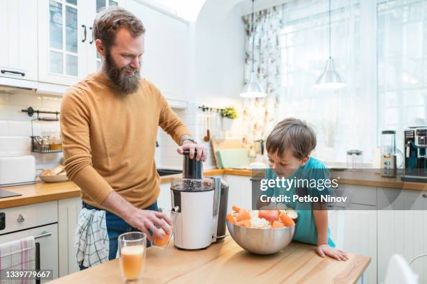 homemade fresh juice - juice extractor stock pictures, royalty-free photos & images