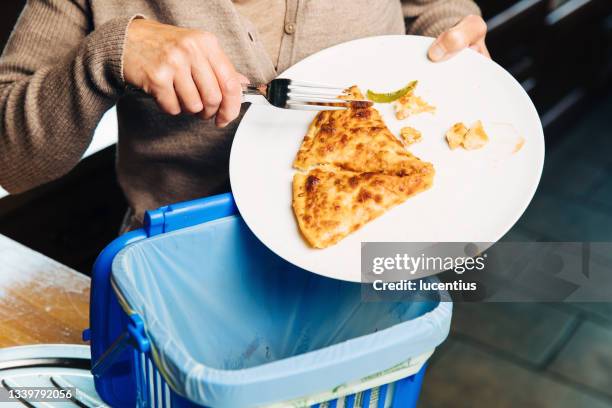 food leftovers after dinner - garbage stockfoto's en -beelden