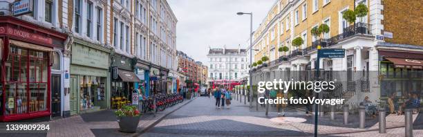 london people shopping relaxing south kensington shops cafes panorama - kensington en chelsea stockfoto's en -beelden