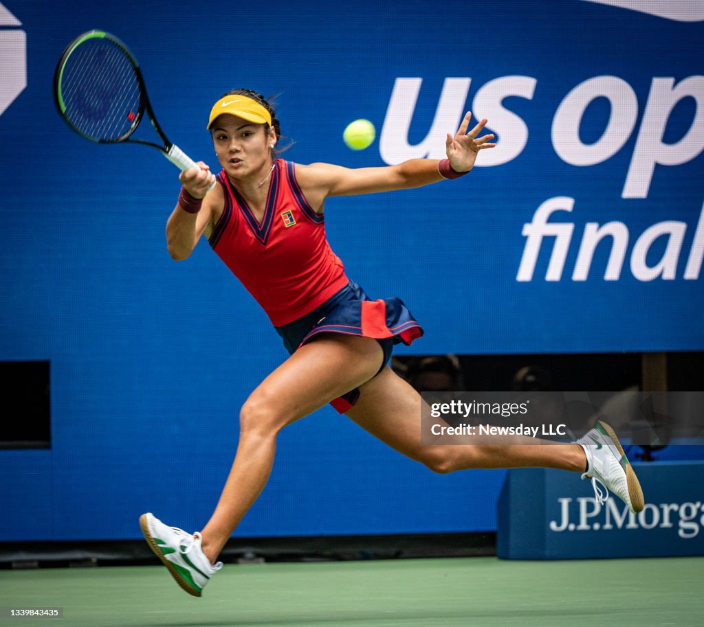 Tennis champ Emma Raducanu hits forehand during women's finals at the US Open in 2021