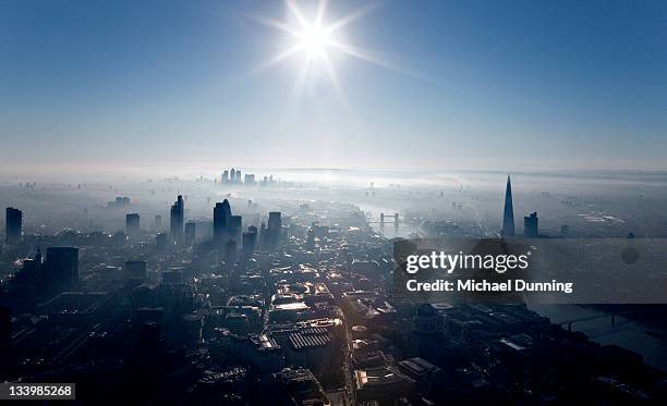 aerial shot of city of london - dawn dunning - fotografias e filmes do acervo