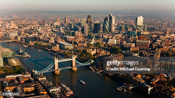 aerial tower bridge, london, england - dawn dunning - fotografias e filmes do acervo