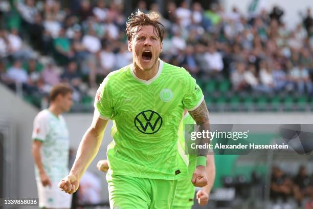 Wout Weghorst of Wolfsburg celebrates scoring the 2nd team goal during the Bundesliga match between SpVgg Greuther Fürth and VfL Wolfsburg at...