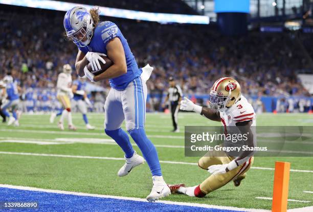 Hockenson of the Detroit Lions scores a touchdown past Jaquiski Tartt if the San Francisco 49ers during the second quarter at Ford Field on September...
