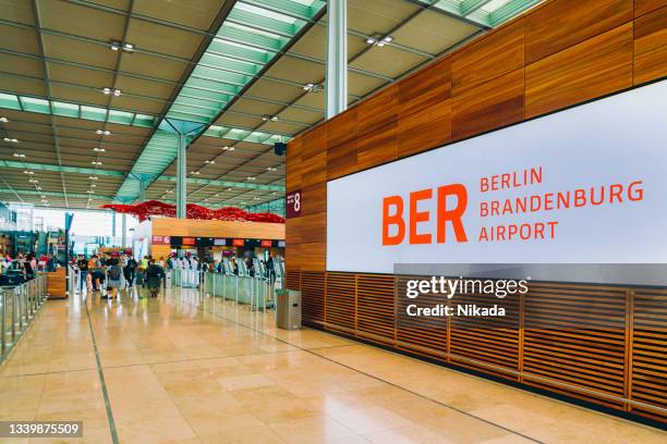 inside berlin ber airport terminal 1 in germany - land-brandenburg stockfoto's en -beelden