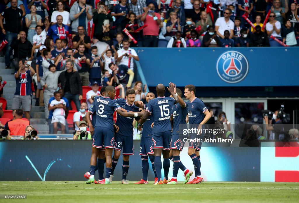 Paris Saint-Germain v Clermont Foot 63 - Ligue 1