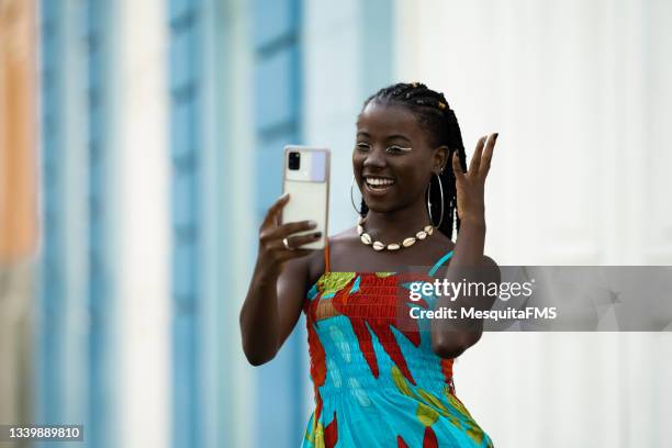 young afro woman vlogging outdoors - blogger woman stock pictures, royalty-free photos & images