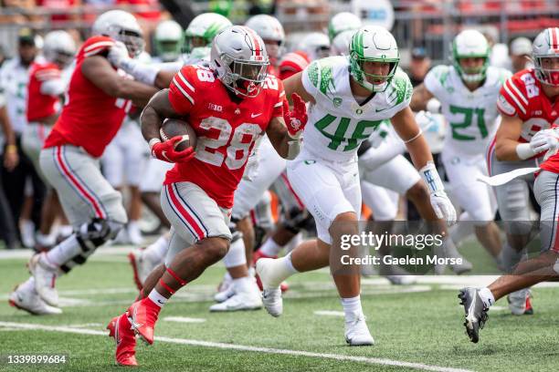 Running back Miyan Williams of the Ohio State Buckeyes runs past linebacker Treven Ma'ae of the Oregon Ducks during the second quarter at Ohio...