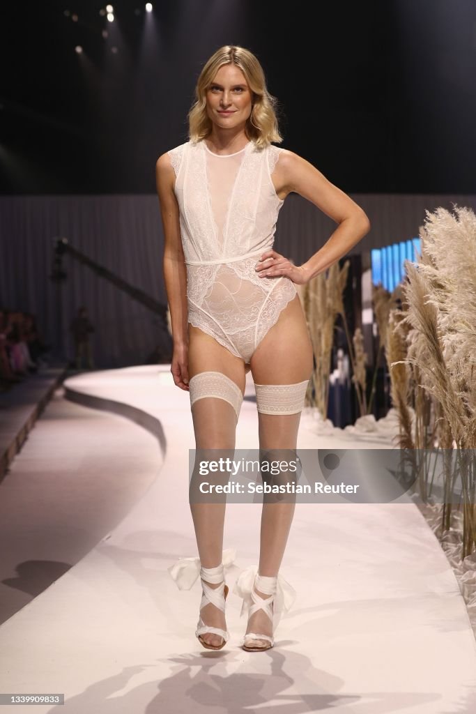 Lascana - ABOUT YOU Fashion Week Autumn/Winter 21