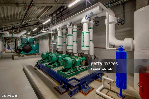 boiler room - compressor stockfoto's en -beelden