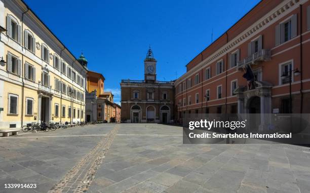 main square (piazza del popolo) in ravenna with prominent town hall, italy - italy city break stock pictures, royalty-free photos & images