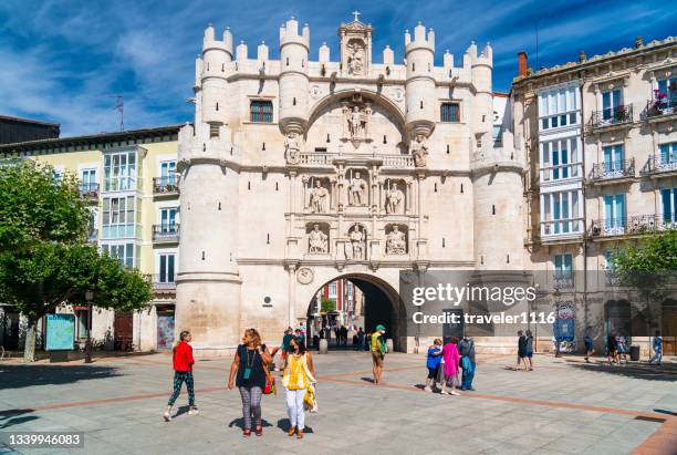 arco de santa maria in burgos, spain - burgos stock pictures, royalty-free photos & images