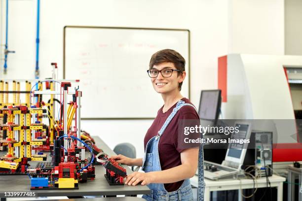 Modelling Example For Student College Students Model Stock-Fotos und Bilder - Getty Images