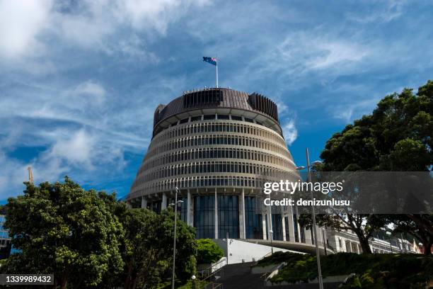 beehive, parliament building of new zealand in wellington - beehive new zealand 個照片及圖片檔