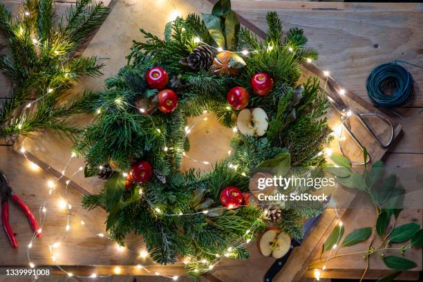 a festive wreath - diy top view stock pictures, royalty-free photos & images