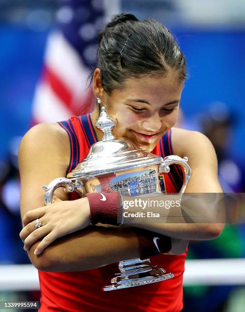 Emma Raducanu of Great Britain celebrates with the championship trophy after defeating Leylah Annie Fernandez of Canada during their Women's Singles...